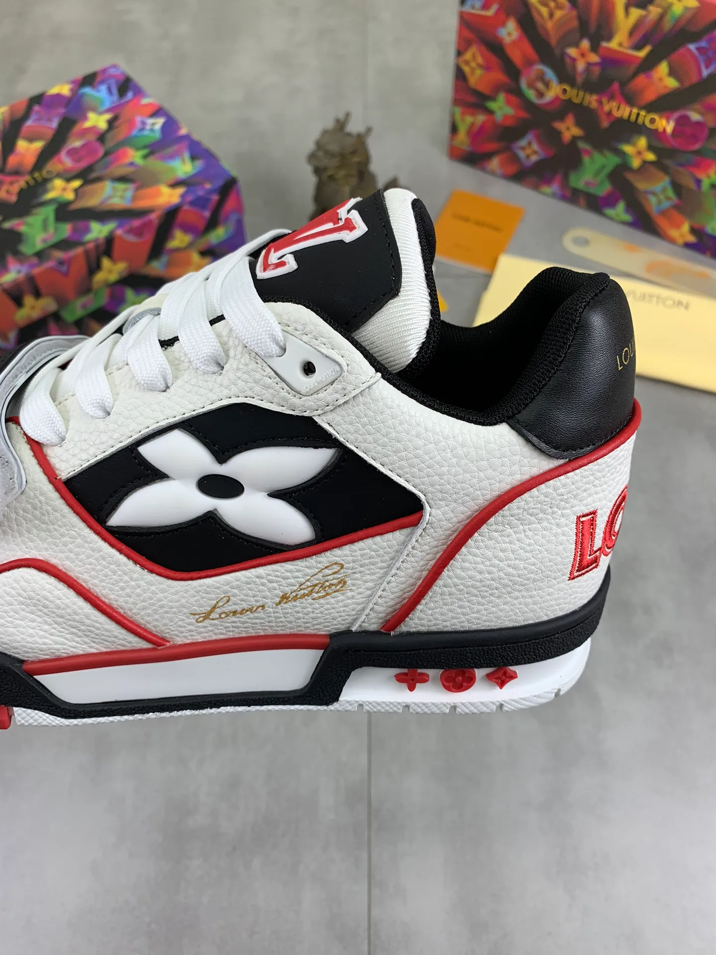 Men's shoes 💰P580 New style 💰💎💎Latest color High version 2025Louis*Vuitto* LV Traine Catwalk TRAINER outsole and fabric private model A shoe that definitely costs a lot of money and effort. This series was designed after the arrival of Vifgil. It is favored by many fans every season. Original TPU outsole Original packaging Men's size: 38-45 (46 can be customized) Color: 3️⃣ colors available (available from stock, super fast delivery)